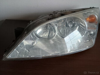 Ford Mondeo mk3 levé přední světlo