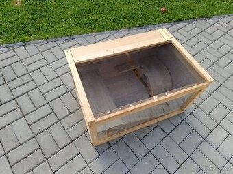 Větší dřevěná klec pro hlodavce