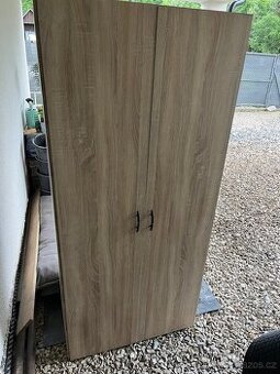 Skříň 176v x 81š x 51,5hl