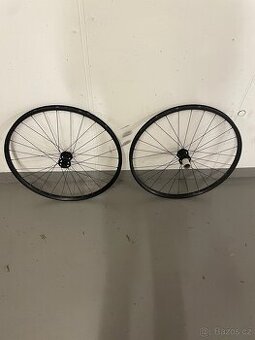 Zapletená kola Specialized