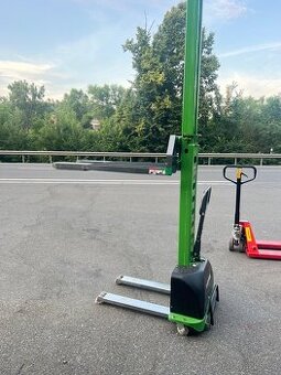 Vysokozdvi¿ný samonakládaci vozik