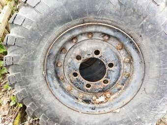 Prodám disk s pneu z Vozu GAZ 66/ZIL