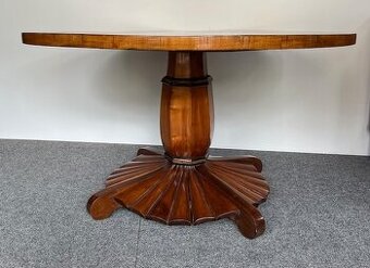 Stůl biedermeier zajímavý model.