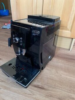 Zánovní automatický kavovar Delonghi