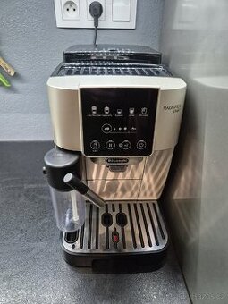 Prodam DeLonghi Magnifica Start Milk ECAM 220.80.SB