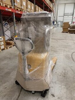 Nový polo-elektrický vysokozdvižný vozík 2t 2000mm