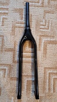 Carbonová vidlice 29