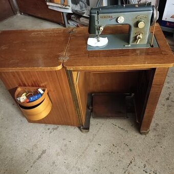 Retro šicí stroj zn.Veritas