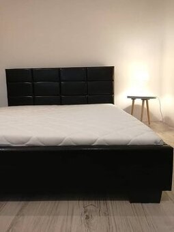 Postel dvoulůžko eco kůže s matrací a rošty nová