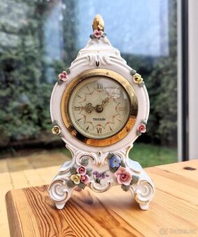 Stolní porcelánové mechanické hodiny