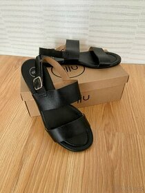 Černé kožené sandály OJJU     -    velikost 40     (zánovní)