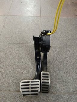 Škoda fabia 2  RS. dsg- originál pedály Sport