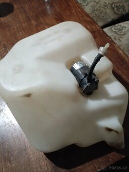 Nadobky na ostrikovace