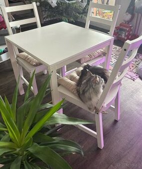 Jídelní stůl a 3 židle Ikea