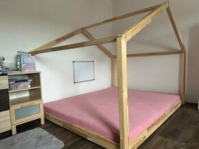 Dětská postel domeček 160x200cm s matrací - 1