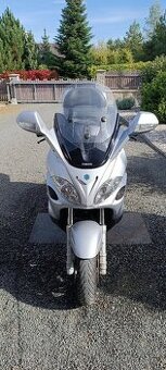 Piaggio X9 500