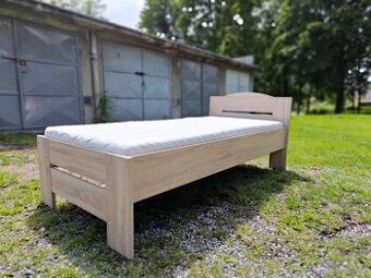 Zánovní pěkná postel