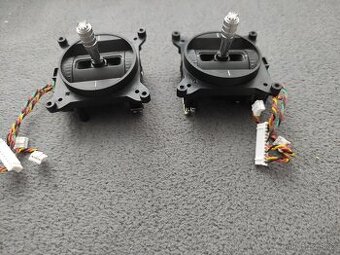 Prodám originální gimbaly na Taranis X9d plus - 1