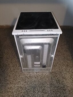 Starší elektrický sporák