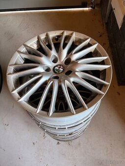 Alu kola R17