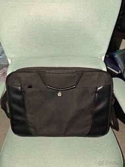 Černá taška na laptop