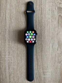 Apple Watch 7 45 mm s příslušenstvím