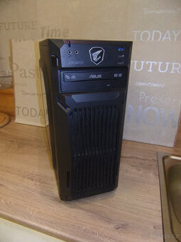 Domácí 6-jádrový počítač