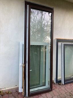 Dveře balkonové plast