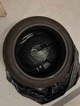 Letní sada Michelin e-Primacy 235/45 R18 pro Tesla Model 3