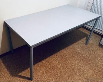 Kancelářský stůl