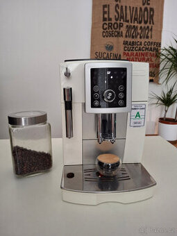 Automatický kávovar Delonghi na zrnkovou kávu