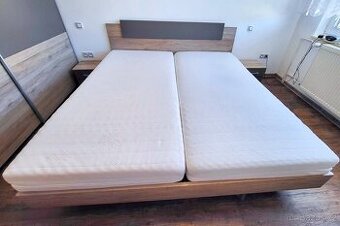 Prodám postel s roštama a matracema + noční stolky