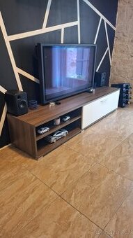 Tv stolek,Tv kříňka