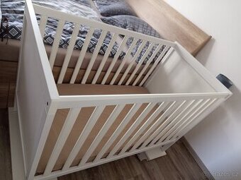 Dětská postýlka včetně matrace a chrániče matrace