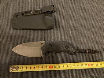 Ručně vyráběný nůž od nožíře