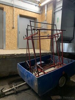 Stojany kovove pojizdne ruzne