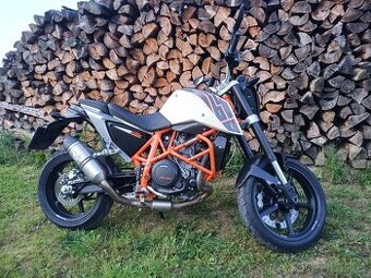 KTM 690 Duke "Carbon"