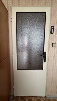 Pokojové dveře v pěkném stavu více šířek a kusů SPĚCHÁ