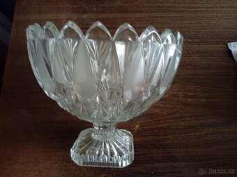 Dvě skleněné misky