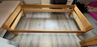 Prodám postel z masivu
