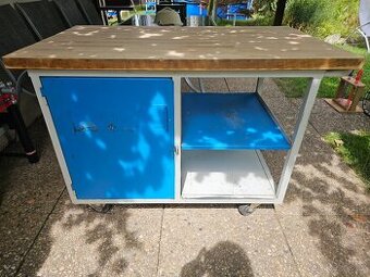 Pracovní stůl (ponk)