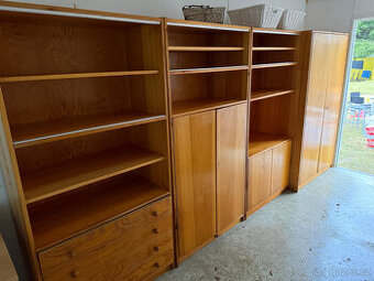 Skříně z dřevěného masivu