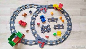 Vlak,mašinka,vagóny,koleje k DUPLO,doplňky,figurky,kostky..