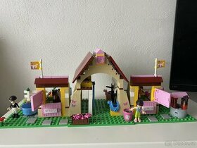 Lego Friends 3189 Stáje v Heartlake - 1