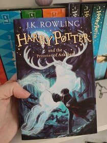 Nová kniha Harry Potter v anglickém jazyce. Nová, sešly se d - 1