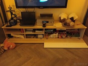 TV stolek s úložným prostorem