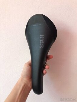 Sedlo FIZIK Gobi M1 Carbon Black
