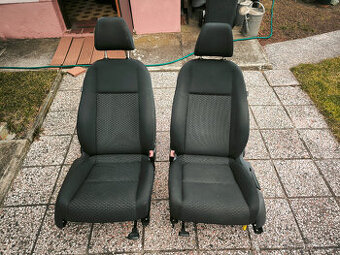 VW Golf 2010 přední sedadla velmi pěkná-TOP
