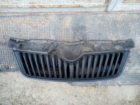 ŠKODA FABIA II - LEVÉ PŘEDNÍ SVĚTLO + MŘÍŽKA