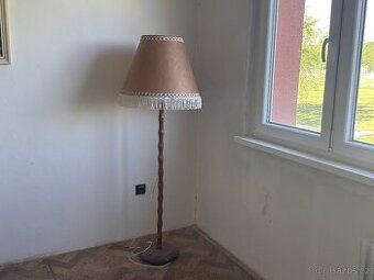 Retro lampa dřevěná kosnstrukce